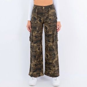 Plus size Camo Cargo Jeans